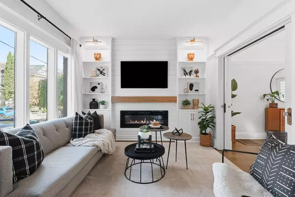 Toronto E02, ON M4L 1S1,7 Juniper AVE