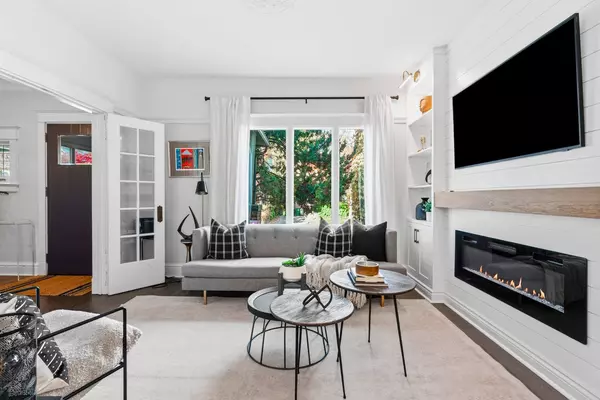 Toronto E02, ON M4L 1S1,7 Juniper AVE