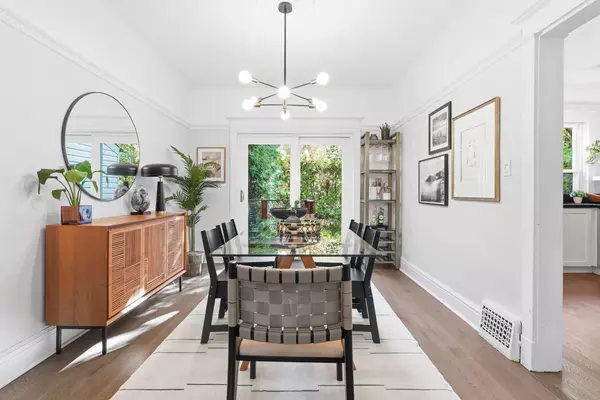 Toronto E02, ON M4L 1S1,7 Juniper AVE