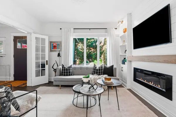 Toronto E02, ON M4L 1S1,7 Juniper AVE