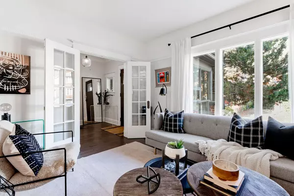 Toronto E02, ON M4L 1S1,7 Juniper AVE