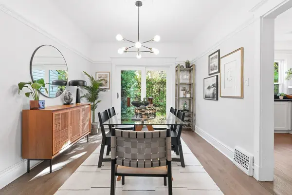 Toronto E02, ON M4L 1S1,7 Juniper AVE