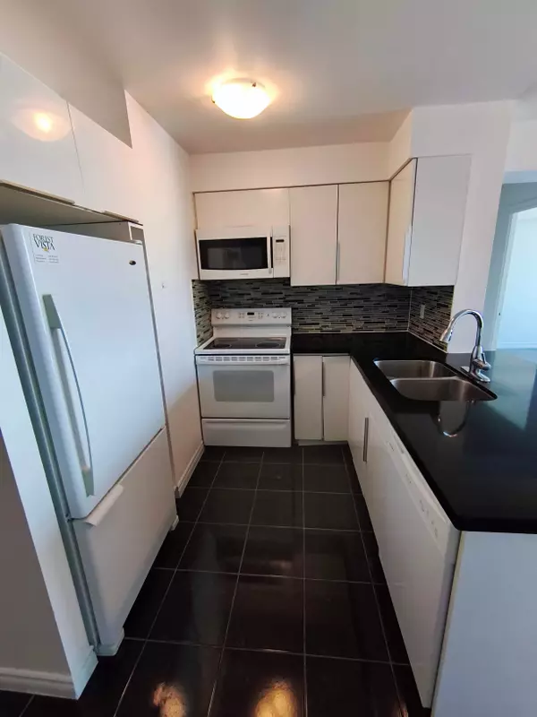 Toronto E09, ON M1P 5C5,61 Town Centre CT #1306