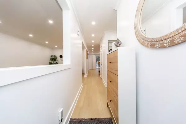 Toronto E11, ON M1B 2Z4,79 McKnight DR