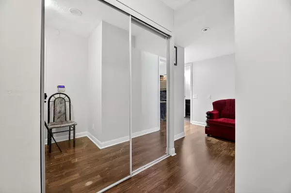 Toronto E09, ON M1P 0B4,25 Town Centre CT #2010