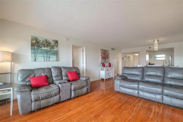 Lauderhill, FL 33319,3930 Inverrary Blvd #703-D