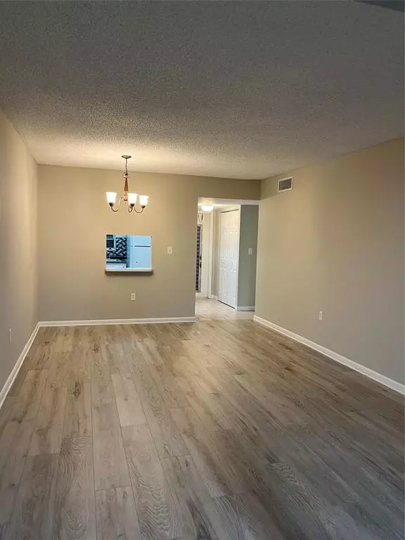 Sunrise, FL 33322,8100 Sunrise Lakes Blvd #307