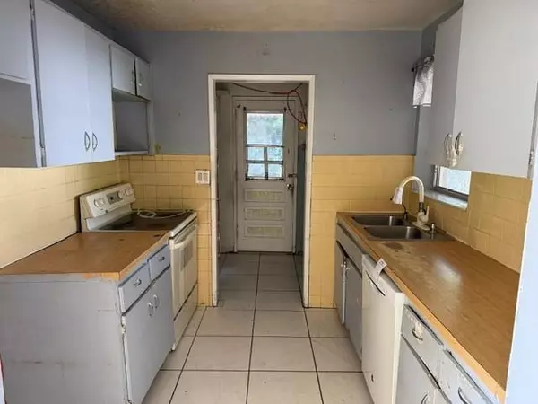 Hollywood, FL 33024,6911 Harding St