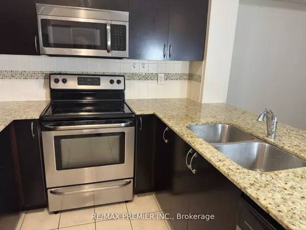 Richmond Hill, ON L4B 0C2,73 King William CRES #609