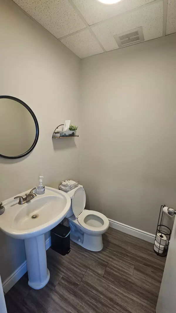 Barrie, ON L4M 5A5,18 Alliance BLVD #19