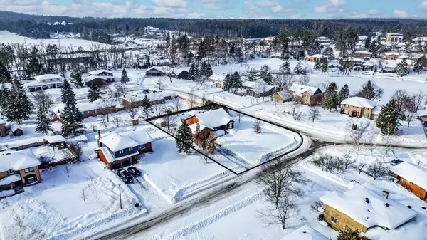 Springwater, ON L9X 0N4,1 Lilac LN