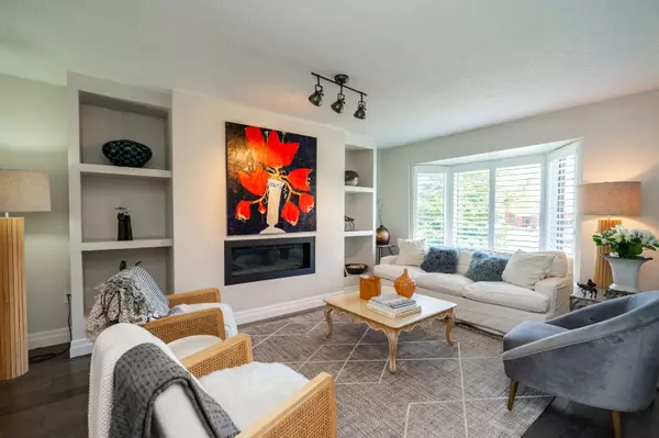 Springwater, ON L9X 0N4,1 Lilac LN