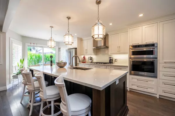 Springwater, ON L9X 0N4,1 Lilac LN