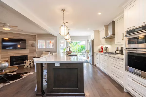 Springwater, ON L9X 0N4,1 Lilac LN