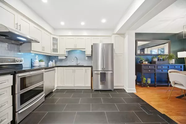 Mississauga, ON L4W 2N9,1951 Rathburn RD E #137