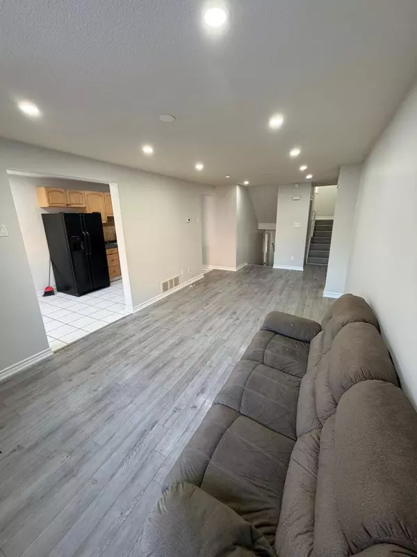 Brampton, ON L6V 3R5,11 Rusthall WAY