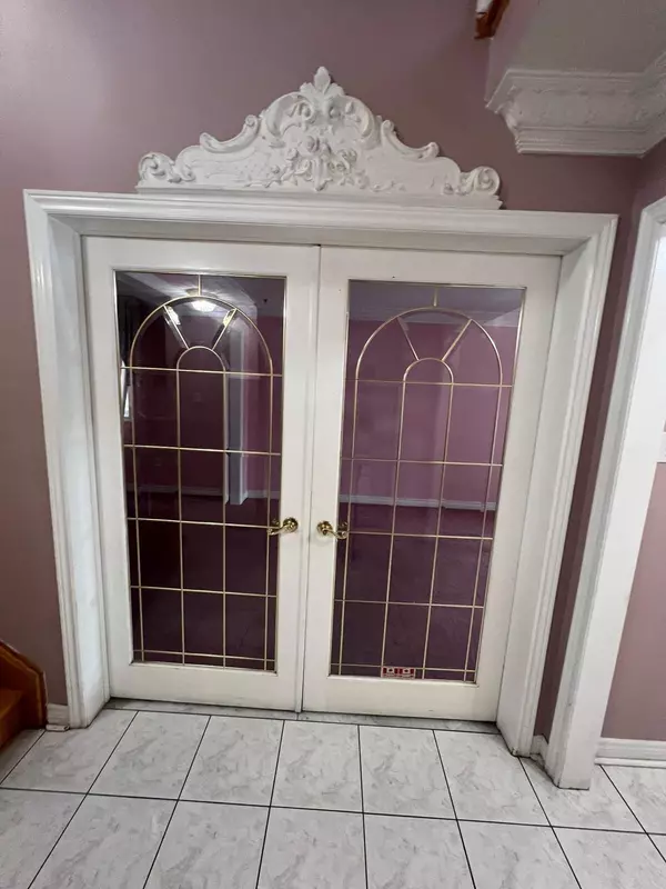 Brampton, ON L6R 1M2,32 Mapleview AVE