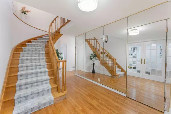 Mississauga, ON L5B 2E8,2250 Kenbarb RD