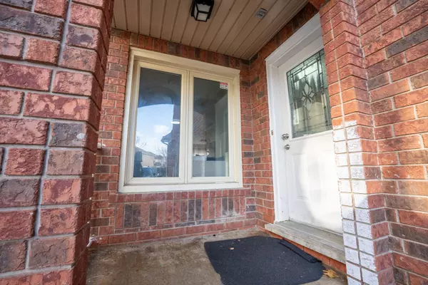 Brampton, ON L6R 2L3,7 Mount Fuji CRES