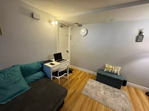 Toronto W02, ON M6P 1R5,354 Annette ST #2