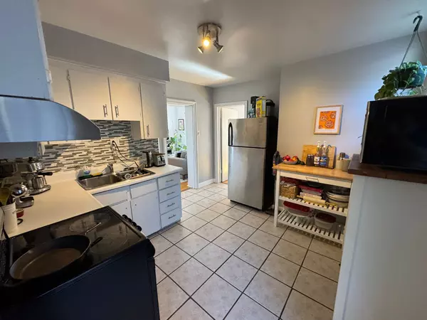 Toronto W02, ON M6P 1R5,354 Annette ST #2