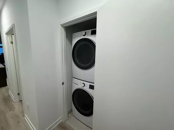 Mississauga, ON L5B 0P6,395 Square One DR #3801