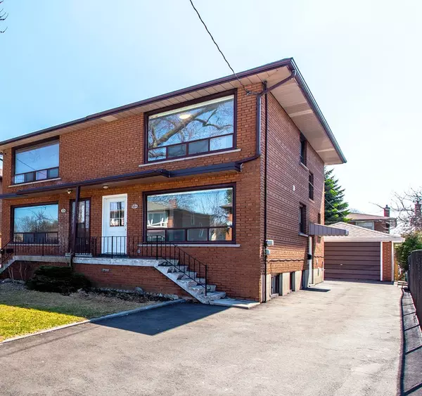 Toronto W06, ON M8W 1Y4,59A Roseland DR #Upper