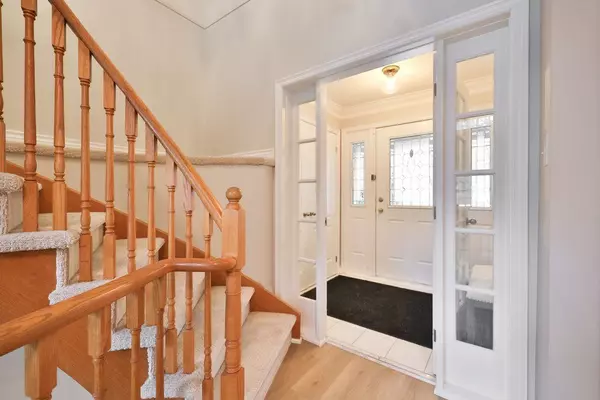 Burlington, ON L7M 3Y9,4211 Millcroft Park DR #11