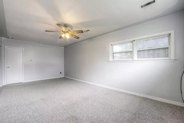 Kitchener, ON N2M 2J7,7 Balmoral DR