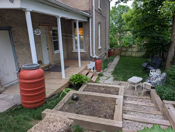 Peterborough, ON K9H 3X2,629 Aylmer ST N