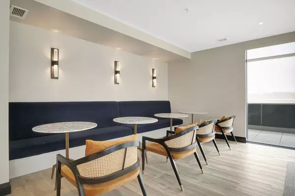 Cambridge, ON N1S 0C3,15 Glebe ST W #712