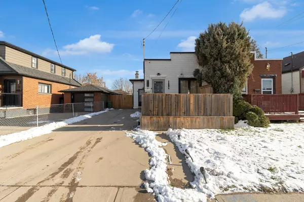 Hamilton, ON L8H 1A1,23 Rosewood RD