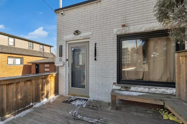 Hamilton, ON L8H 1A1,23 Rosewood RD