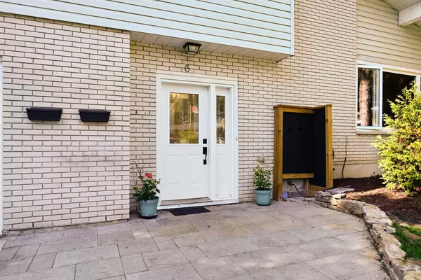 Brockville, ON K6V 1N4,6 Maplewood CIR