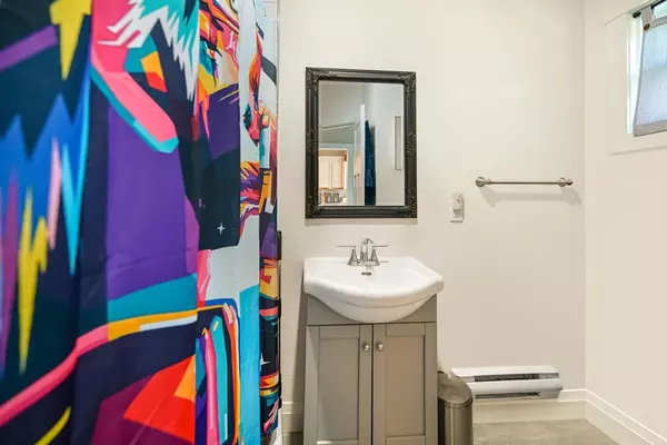 Brockville, ON K6V 1N4,6 Maplewood CIR