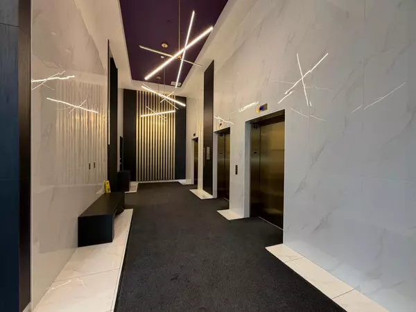 Lower Town - Sandy Hill, ON K1N 0G8,180 George ST #304