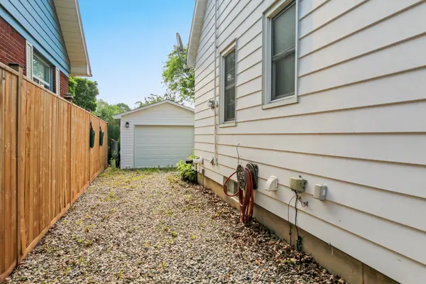 Chatham-kent, ON N8A 4J9,26 Grand AVE