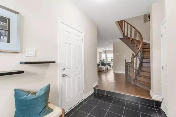 Orleans - Convent Glen And Area, ON K1W 0C4,568 Voie Du Pin Rouge WAY