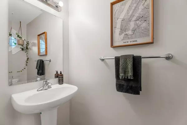 Orleans - Convent Glen And Area, ON K1W 0C4,568 Voie Du Pin Rouge WAY