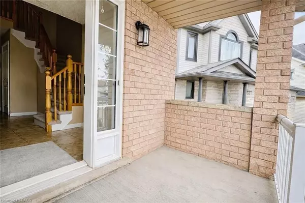 Kitchener, ON N2E 4G5,240 PURPLE SAGE CRES #Upper