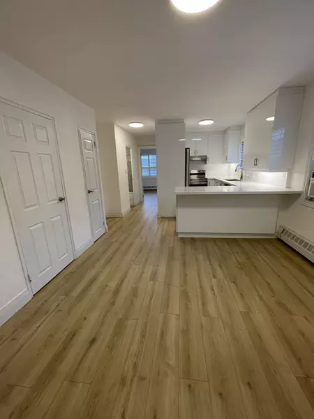 2940 Dundas ST W, Toronto W02, ON M6P 1Y8