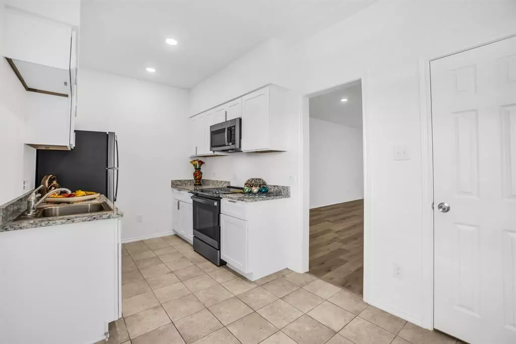 Dallas, TX 75230,11218 Park Central Place #C