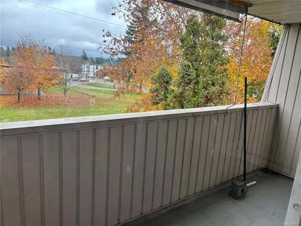 Campbell River, BC V9W 2V1,377 Dogwood St S #311