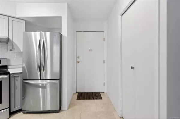 Victoria, BC V8W 3Y3,827 North Park St #119