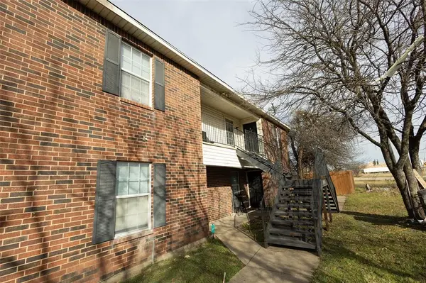 300 S Magnolia Street #D, Crowley, TX 76036