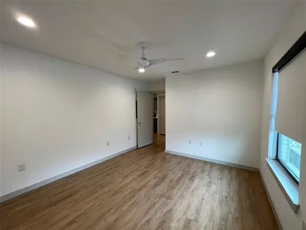 Dallas, TX 75214,5520 Gaston Avenue #202