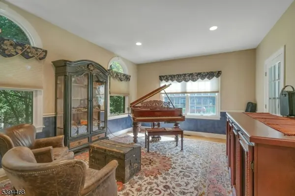 Oakland Boro, NJ 07436,7 Valley Forge Rd