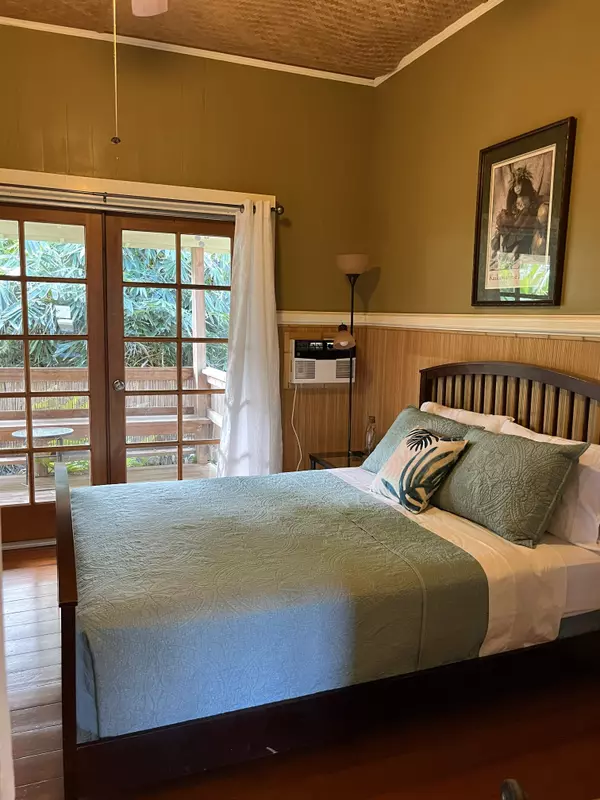 Hilo, HI 96720,301 PONAHAWAI ST