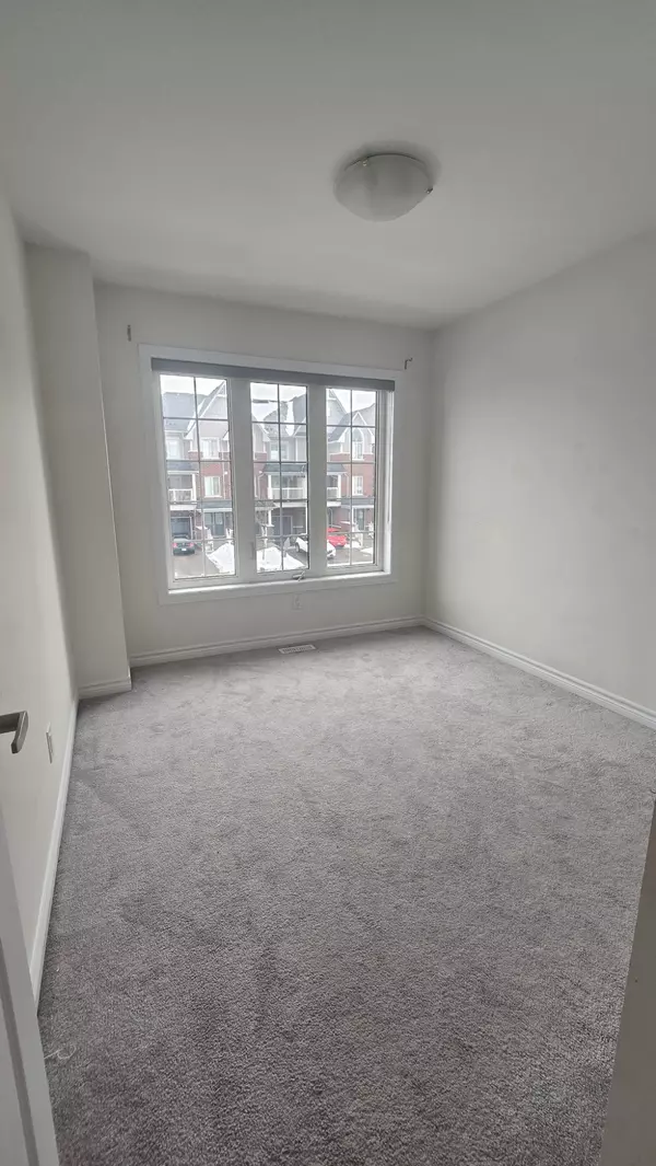 Whitby, ON L1R 0R1,86 Sutcliffe DR