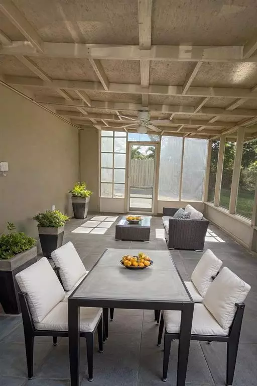 West Palm Beach, FL 33409,2000 Seminole Blvd